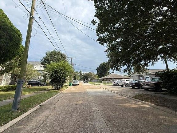 2nd image of 519 Aurora Ave
