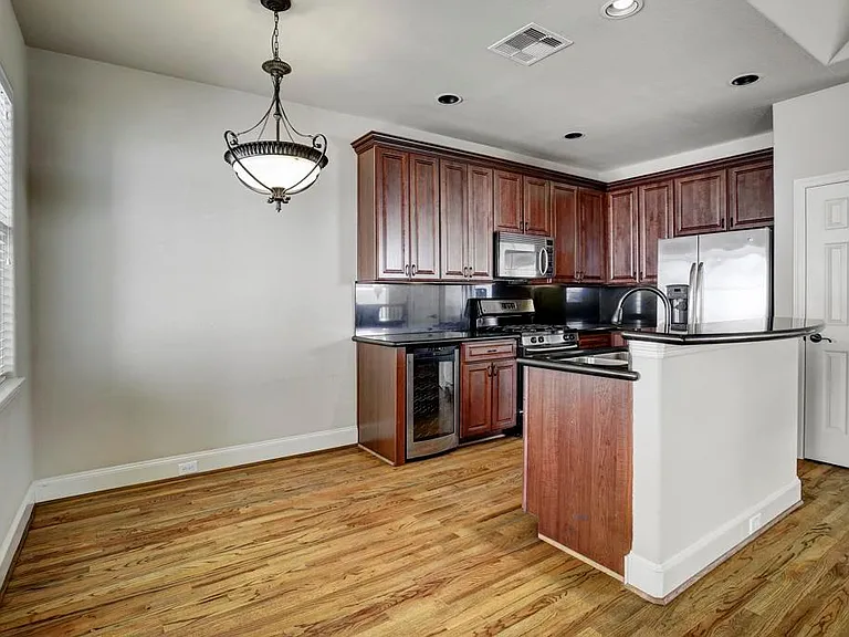 322 Cage St — Photo 17