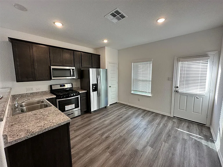 16504 Moss Ln — Photo 5