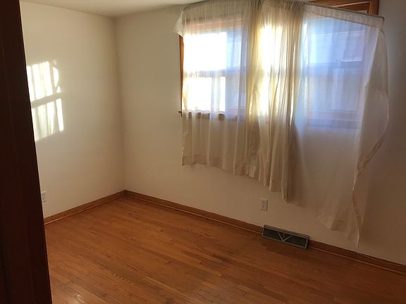 3rd image of 9336 S Saint Lawrence Ave
