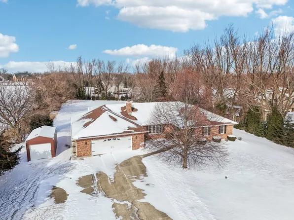 44W110 Fox Wilds Dr, Saint Charles, IL 60175