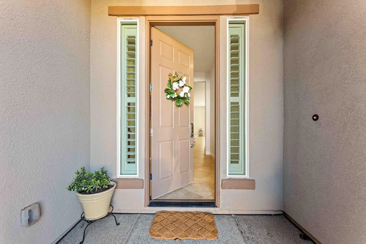 2064 Xavier Ln photo 1