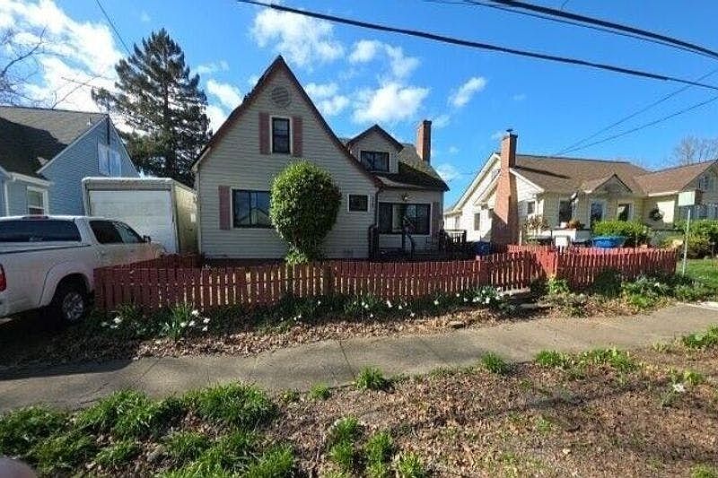 1st image of 475 21st St SE