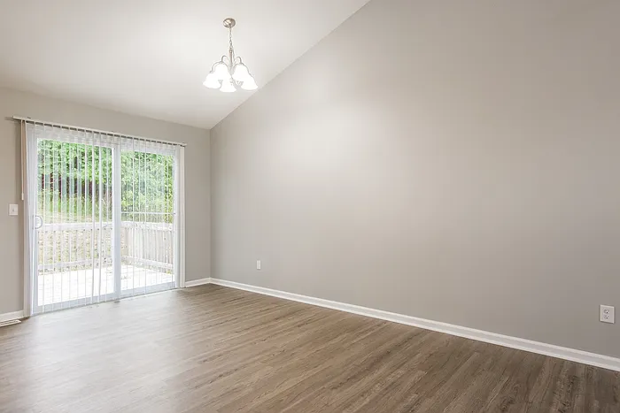 1004 Golfview Dr — Photo 5