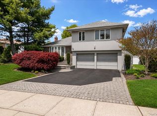 24 Mesa Road, Syosset, NY 11791