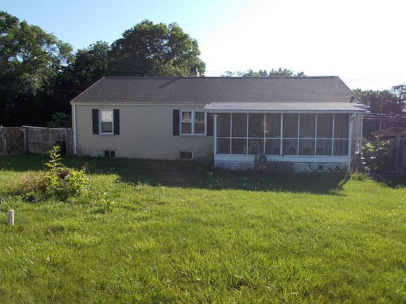 3rd image of 302 Kimball Ave