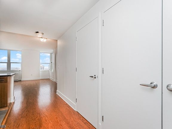 5th image of 88 Morgan St #3701