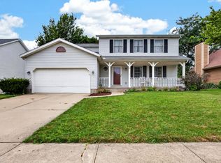 9 Fountain Lake Ct, Bloomington, IL 61704