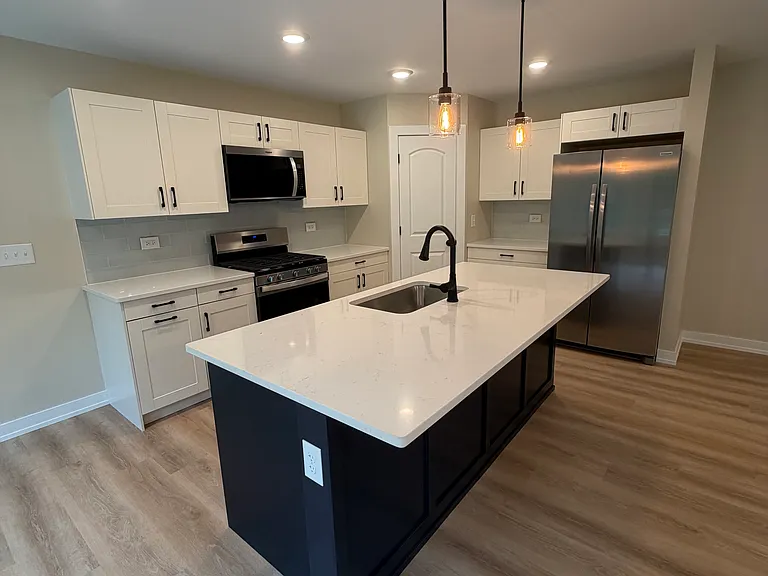 1609 Hillside Ln — Photo 7