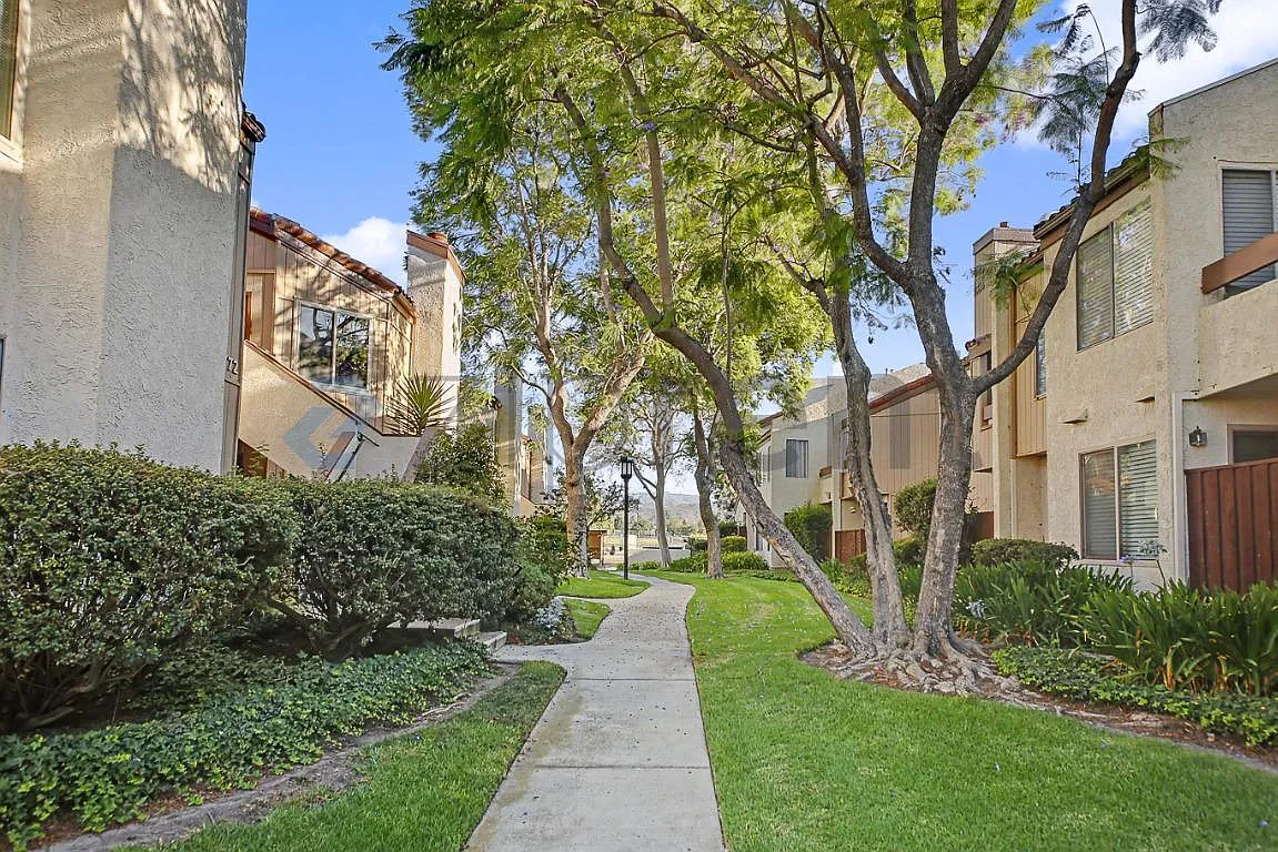 2 bed, 1092 sqft, $2,950 — Photo 4
