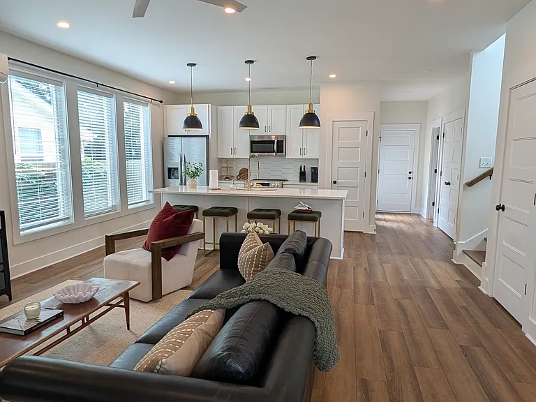 202 S Hancock St — Photo 3