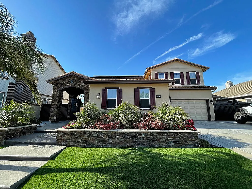 1629 Dove Way photo 1