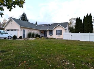 8074 W Allen Rd, Fowlerville, MI 48836