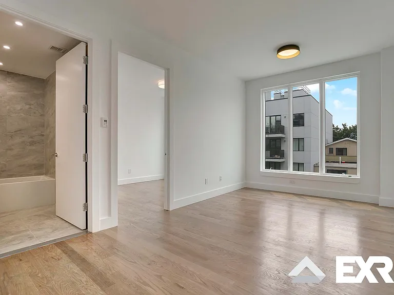 152 Erasmus St #307 — Photo 4