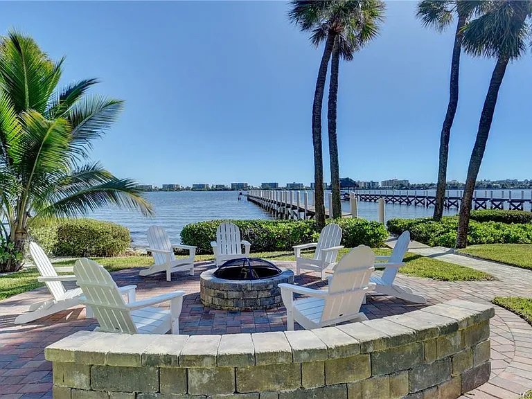 1320 S Lakeside Dr — Photo 45