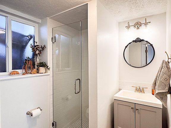 5th image of 375 E 10560 S