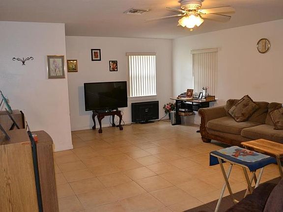 4th image of 4549 College Dr
