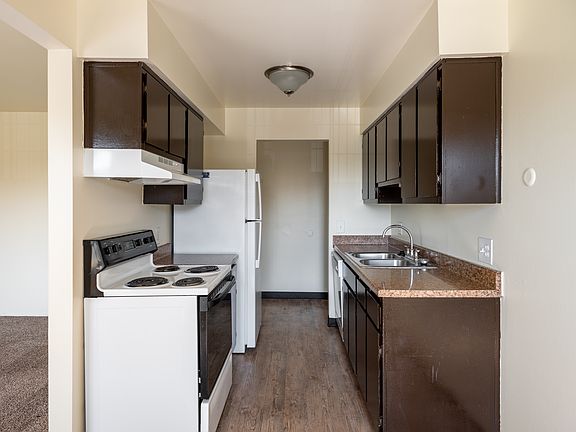 3rd image of 1646 W Lorain St #3B-1Ba-1170Sqft