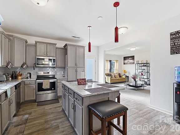 4th image of 5126 Saddleback Dr