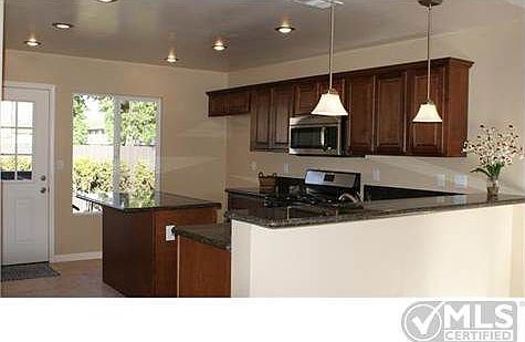 5th image of 1017 Helen Cir