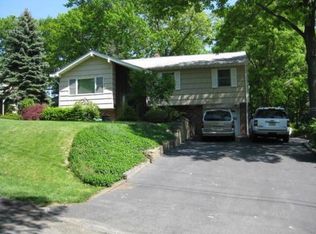 7 Chincopee Ave, Hopatcong, NJ 07843