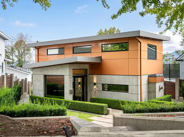 7317 Barnet Rd, Burnaby, BC V5A 1E5