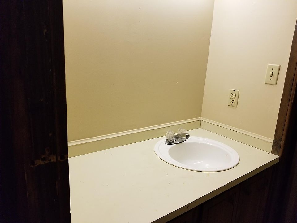 1st image of 410 W Winona St