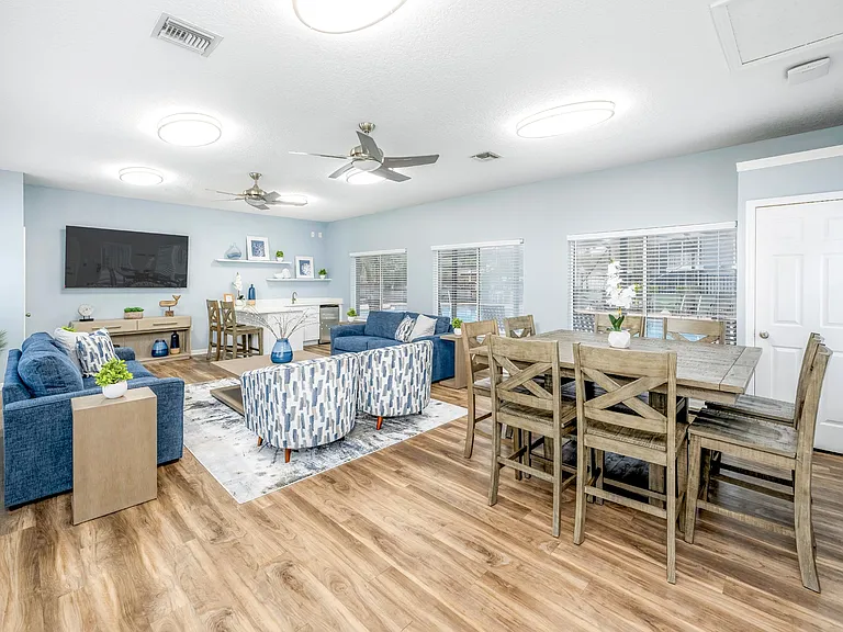 Regatta Shores — Photo 19