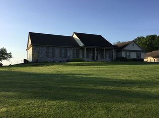 137 E Hernley Rd, Manheim, PA 17545