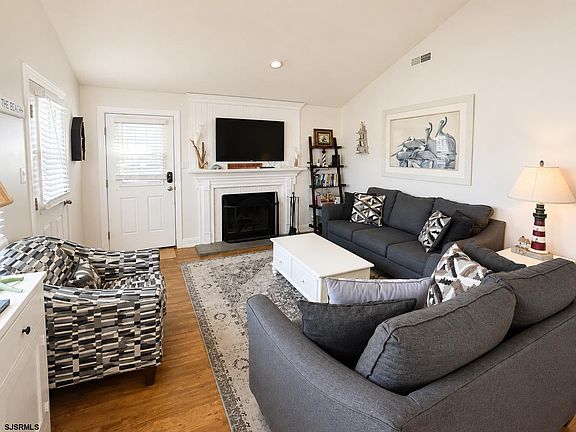 5th image of 1848 Asbury Ave #2