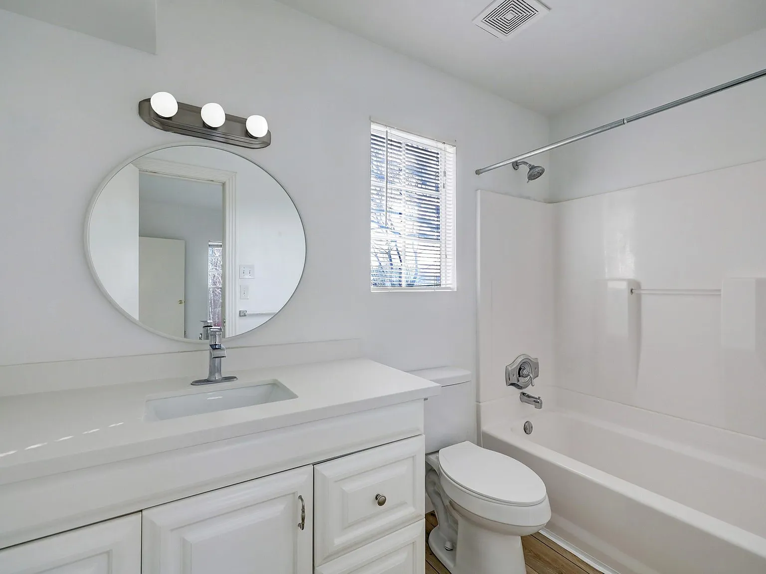 3 bed, 2.0 bath, 3348 sqft, $2,580 — Photo 3