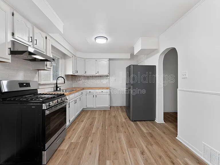 321 Clark St — Photo 12