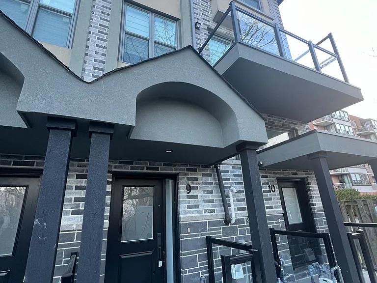300 Railway Engine House Way — Photo 2