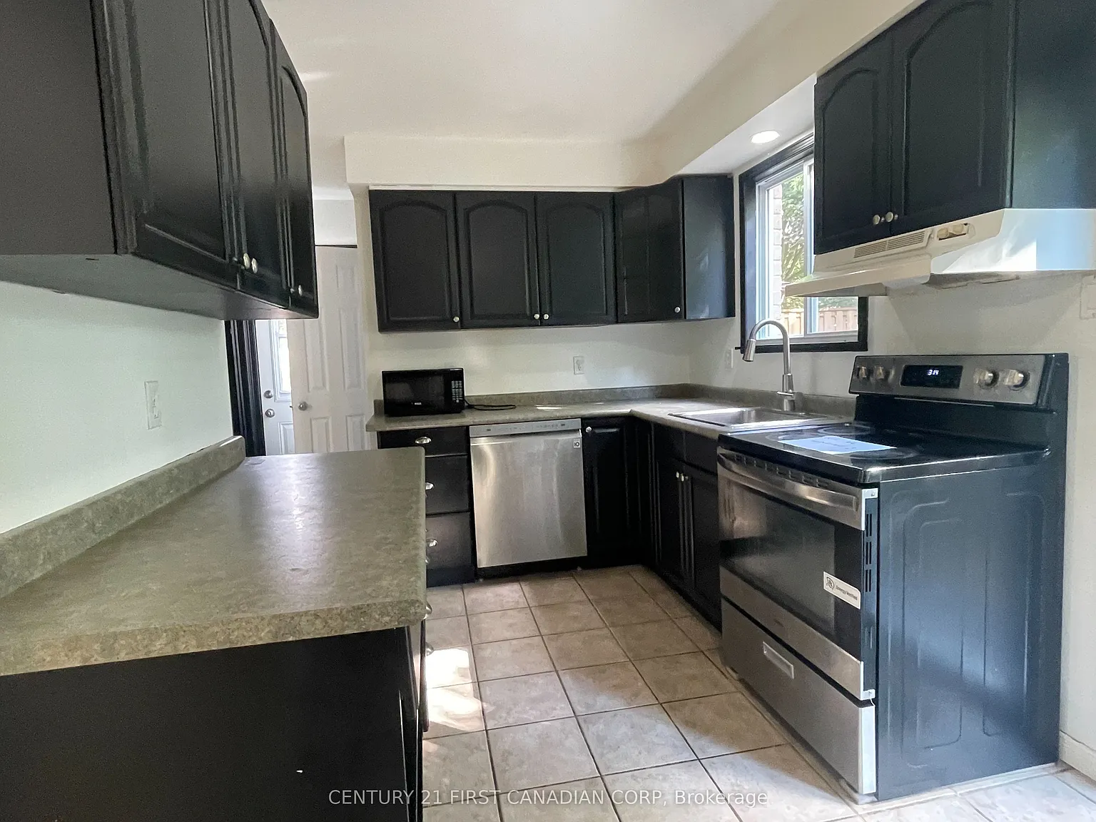 3 bed, $2,450 — Photo 4
