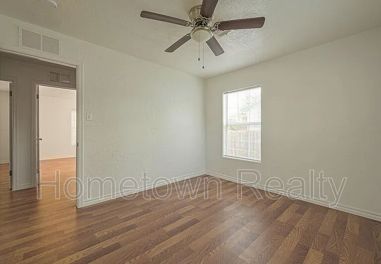 1407 NW Logan Ave — Photo 17