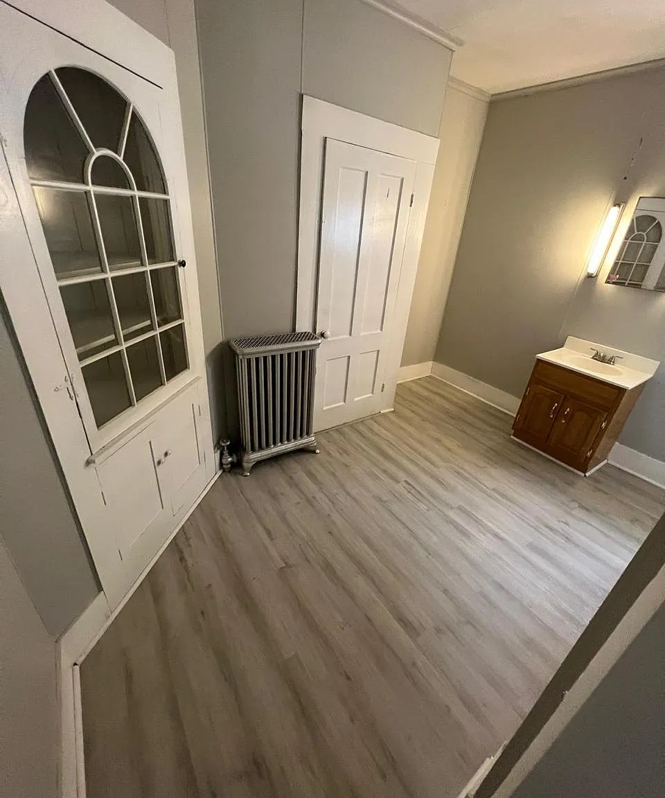 3 bed, 3668 sqft, $1,800 — Photo 2