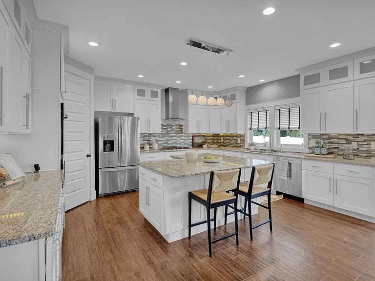 910 S Pace Pl — Photo 7