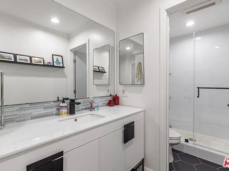 12801 Moorpark St #206 — Photo 16