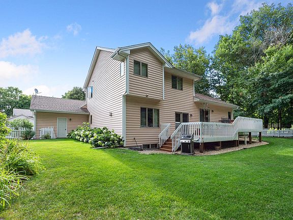 3rd image of 1057 Sugarbush Ln