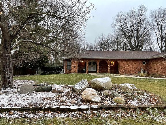 2nd image of 5879 Scenic Way Dr