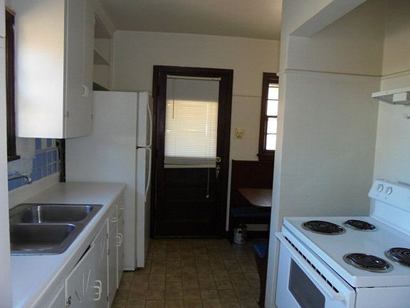 3rd image of 1103 Jackson St