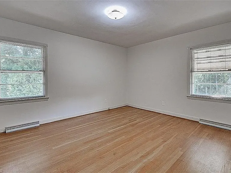 223 Rich Ave — Photo 12