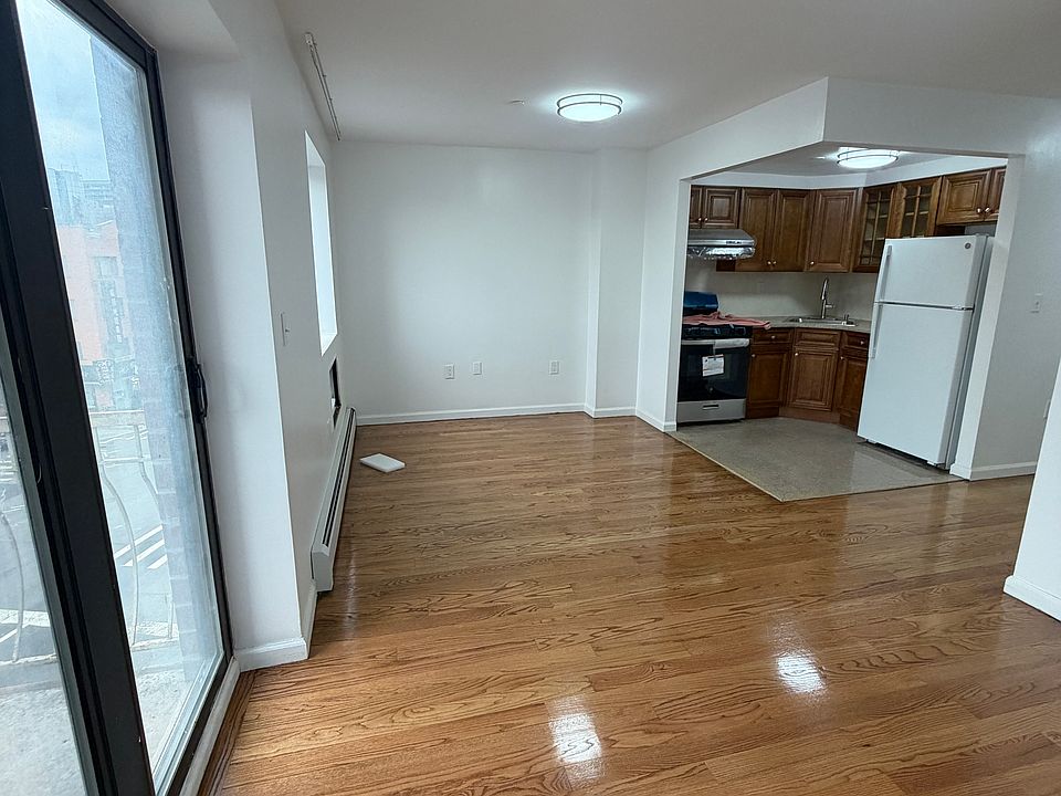 1st image of 4203 College Point Blvd #3F