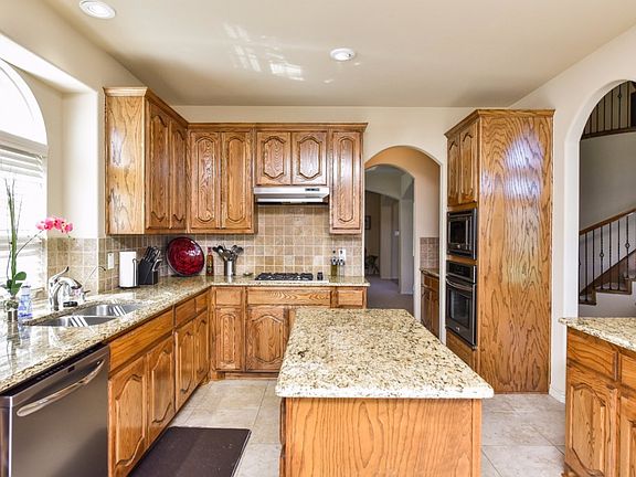5th image of 2627 Naples Ln