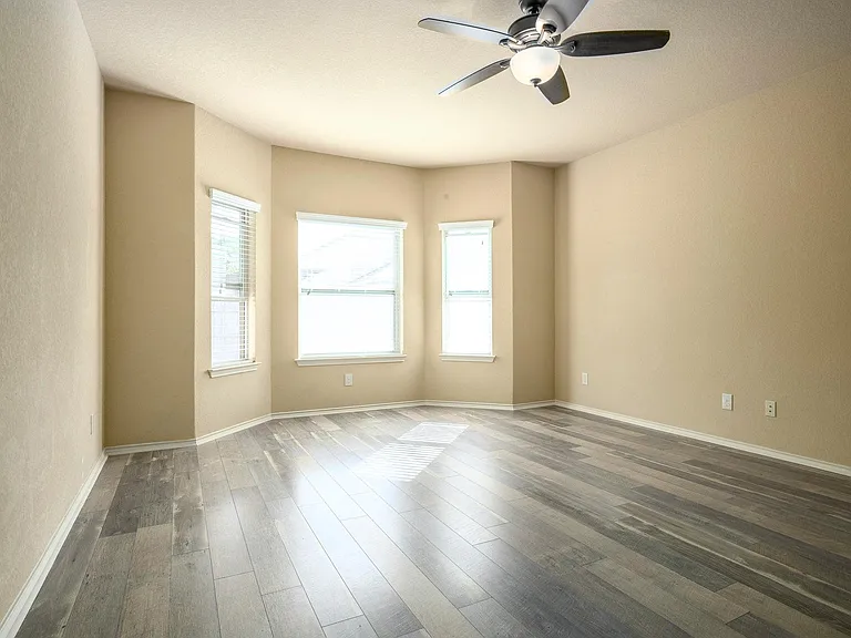 433 Stonebrook Dr — Photo 14