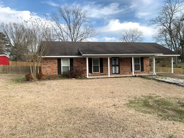 116 S Buckingham St, Okolona, MS 38860