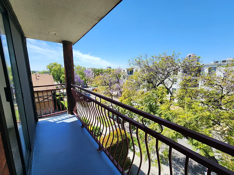 626 N Isabel St #301 — Photo 13