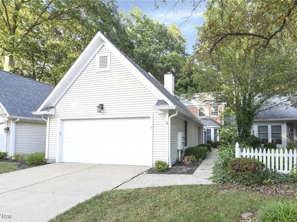 225 Westwind Dr Unit 2, Avon Lake, OH 44012