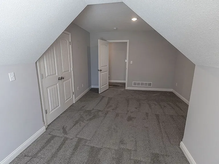 2801 Amberwood Ct — Photo 36