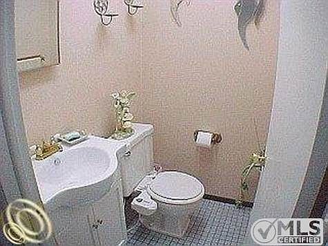 rambling half bath.jpg